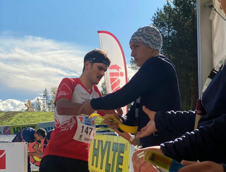 At the WOC finish line orienteers are served individually/MM-kilpailujen maalissa jokainen suunnistaja kohdataan ja palvellaan yksilöllisesti