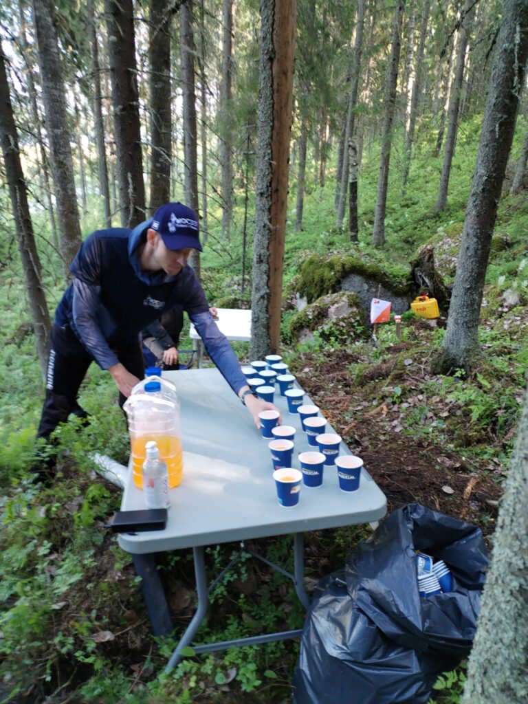 Refreshment points ready for World Championships’ sunny relay / Maaston juomarasteilla ollaan valmiina MM-kilpailujen aurinkoiseen viestipäivään