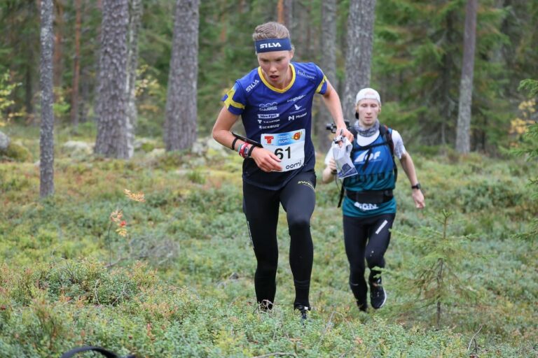 Camera runners sweat to show real-time footage from the terrain to spectators / Kamerajuoksijat hikoilevat MM-kisojen ratkaisut yleisölle